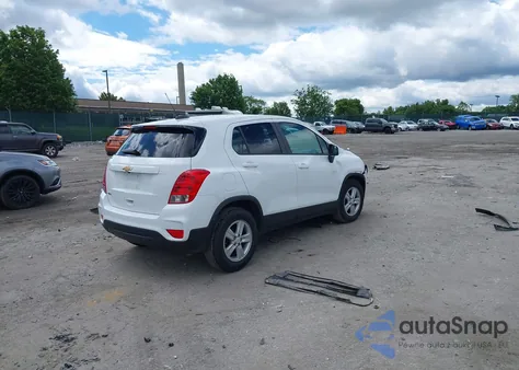 2021 Chevrolet Trax Fwd Ls z USA, uszkodzony, nr VIN KL7CJKSB8MB302437